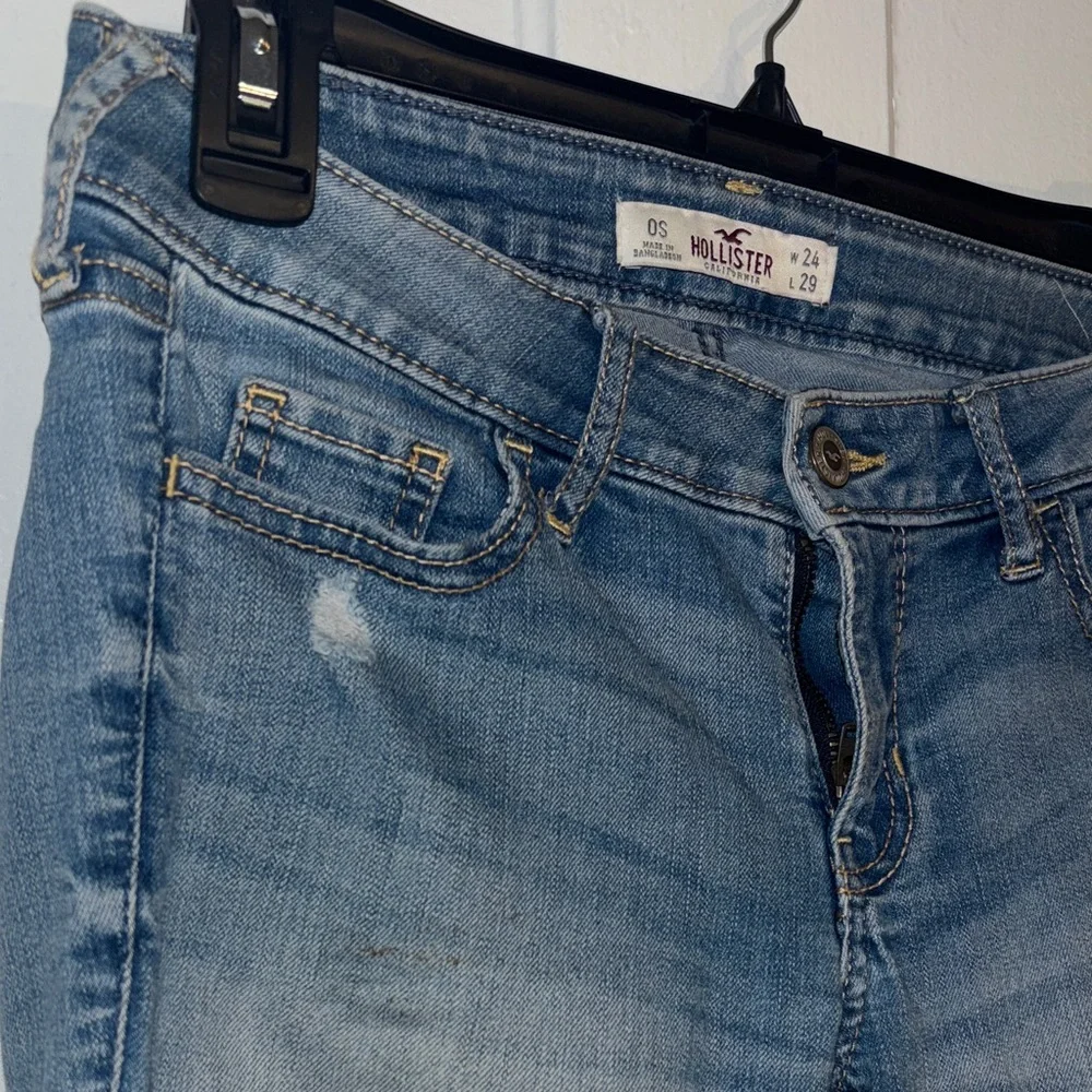 Hollister Women's Light Blue distressed Jeans size 24